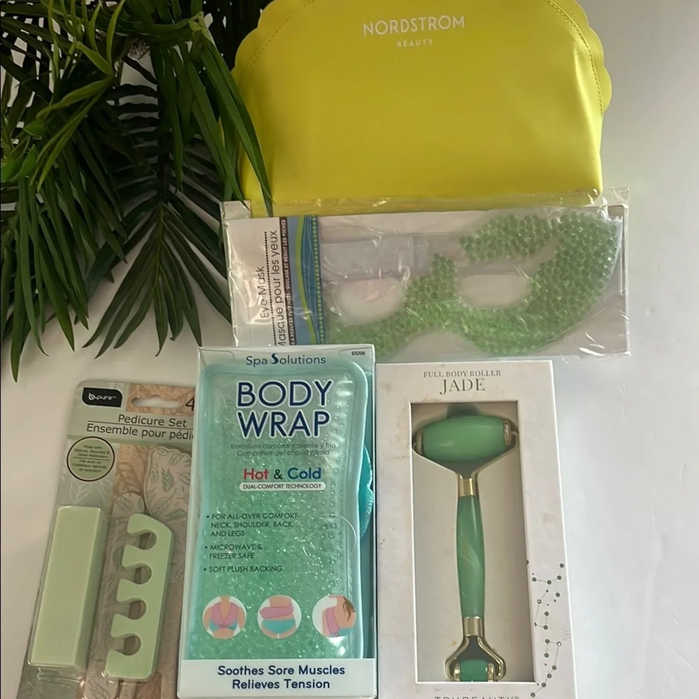 NWOT Jade Green Facial Roller and Yellow Toiletry Bag Set - Picture 4 of 13
